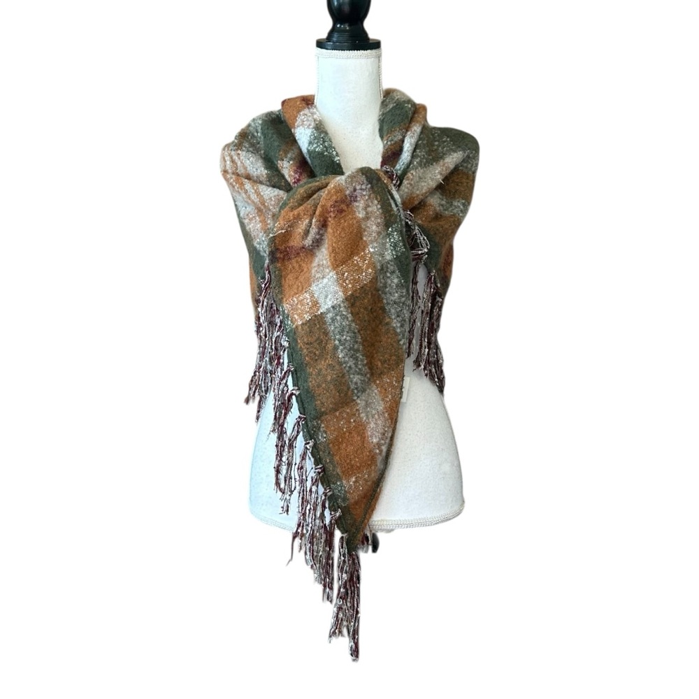 NWT Altar’d State Triangle Fringe Scarf Shawl‎ Blanket Scarf Wrap OS Green Plaid